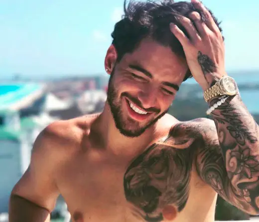 Desnudo y en una ducha, as promociona Maluma su nuevo sencillo en Instagram.